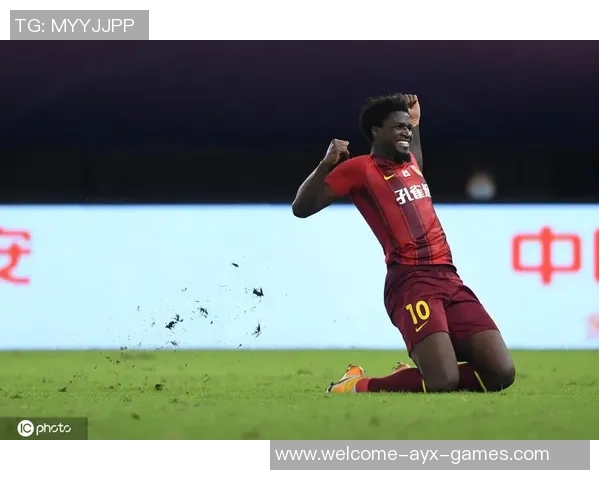 迪亚斯激情滑跪庆祝倒地助攻与补时绝杀展现战斗精神至最后一刻